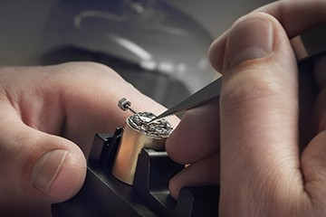 昆明欧米茄石英表为什么走停